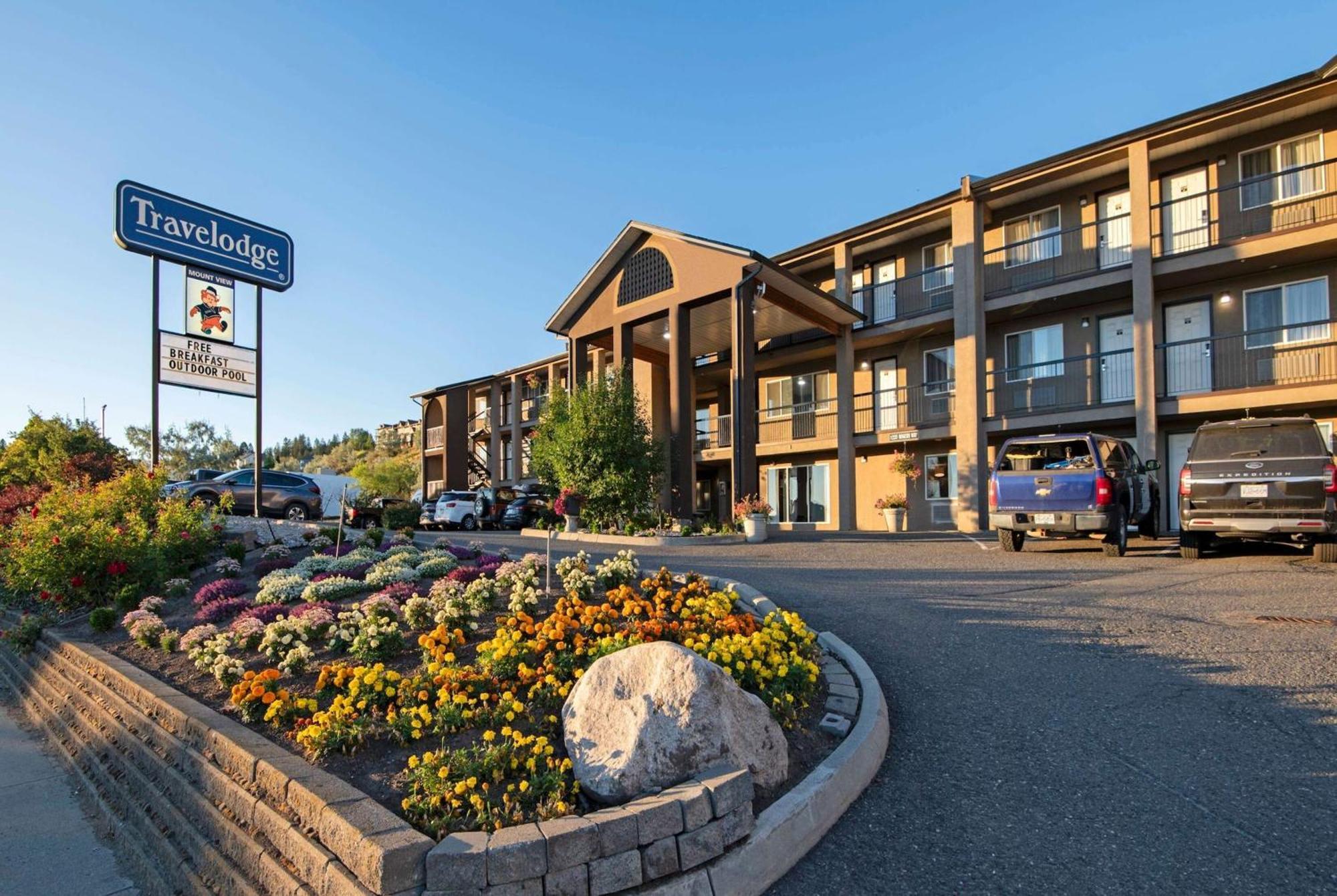 Travelodge By Wyndham Kamloops Mountview Bagian luar foto