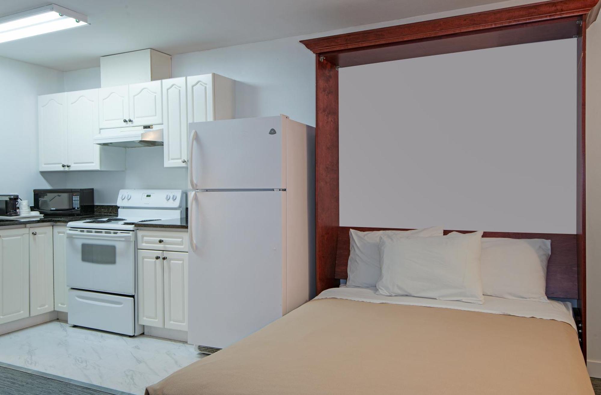 Travelodge By Wyndham Kamloops Mountview Bagian luar foto