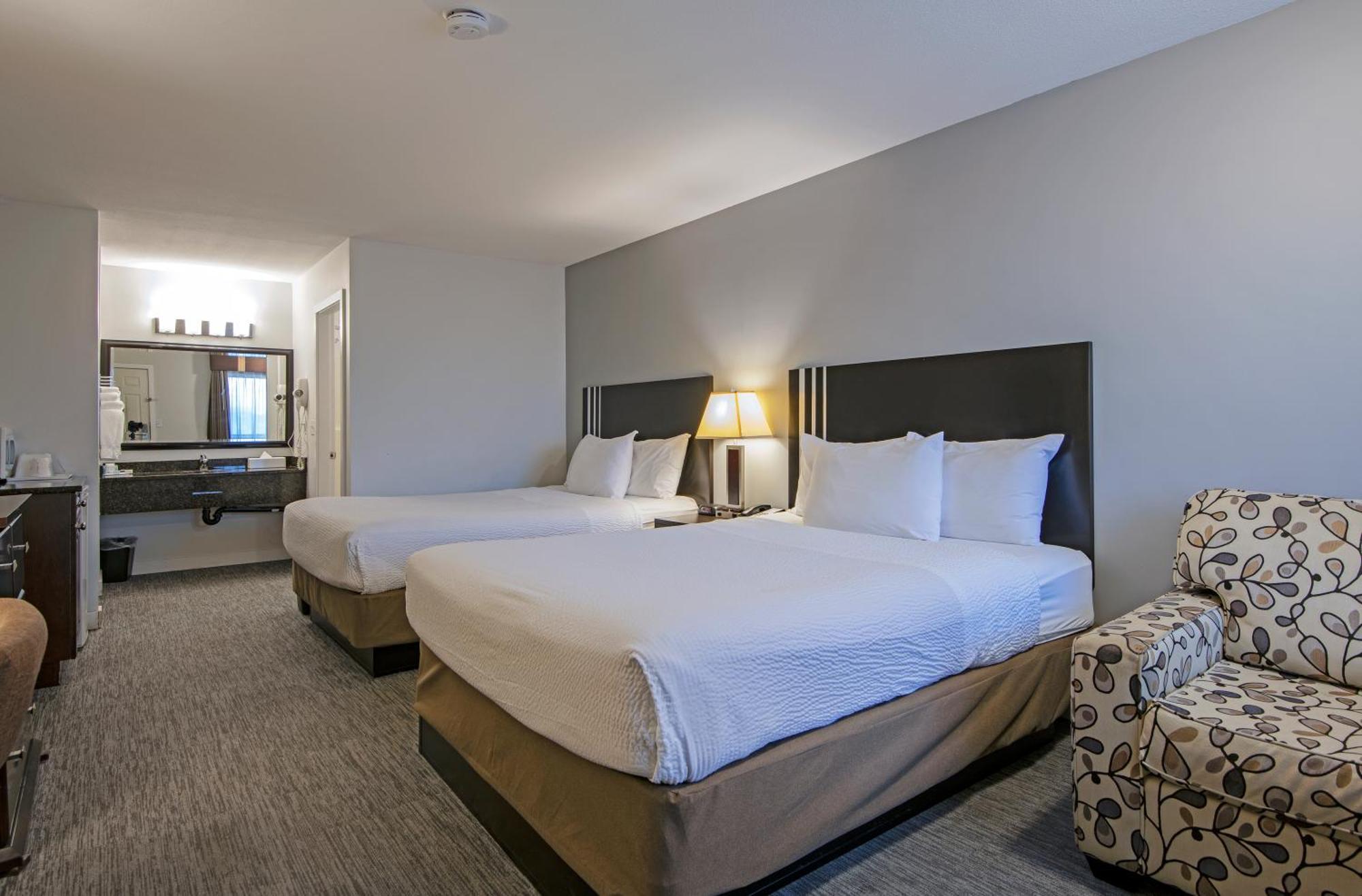 Travelodge By Wyndham Kamloops Mountview Bagian luar foto
