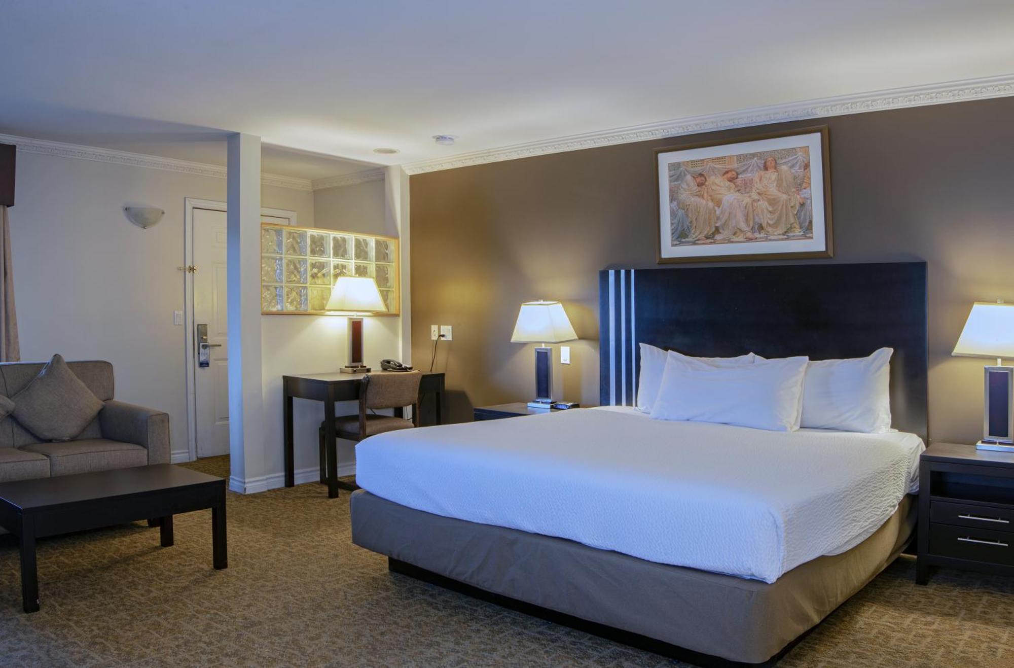 Travelodge By Wyndham Kamloops Mountview Bagian luar foto