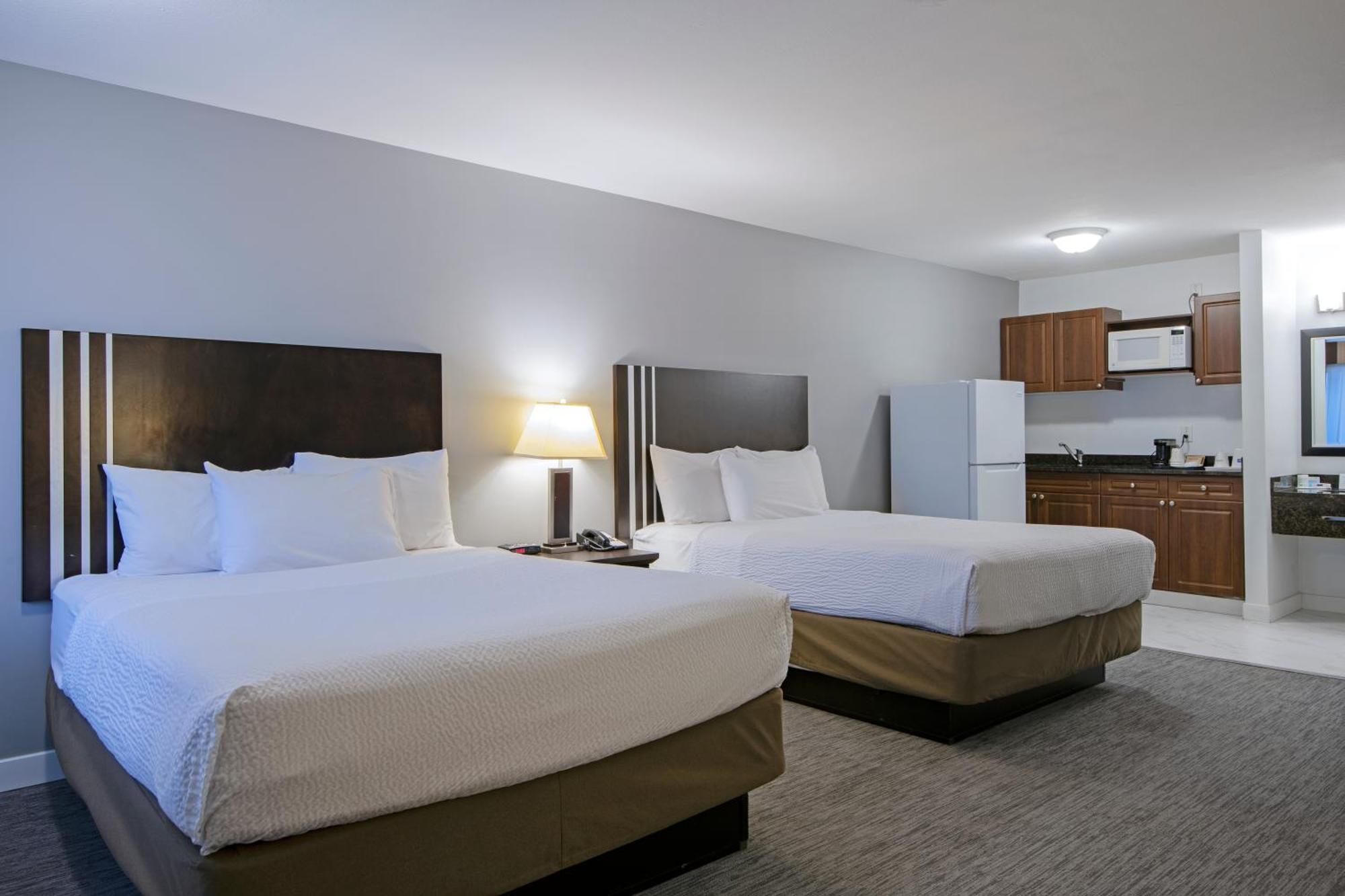 Travelodge By Wyndham Kamloops Mountview Bagian luar foto