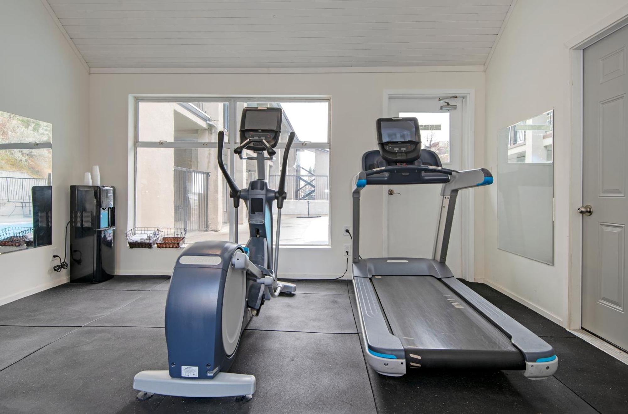 Travelodge By Wyndham Kamloops Mountview Bagian luar foto