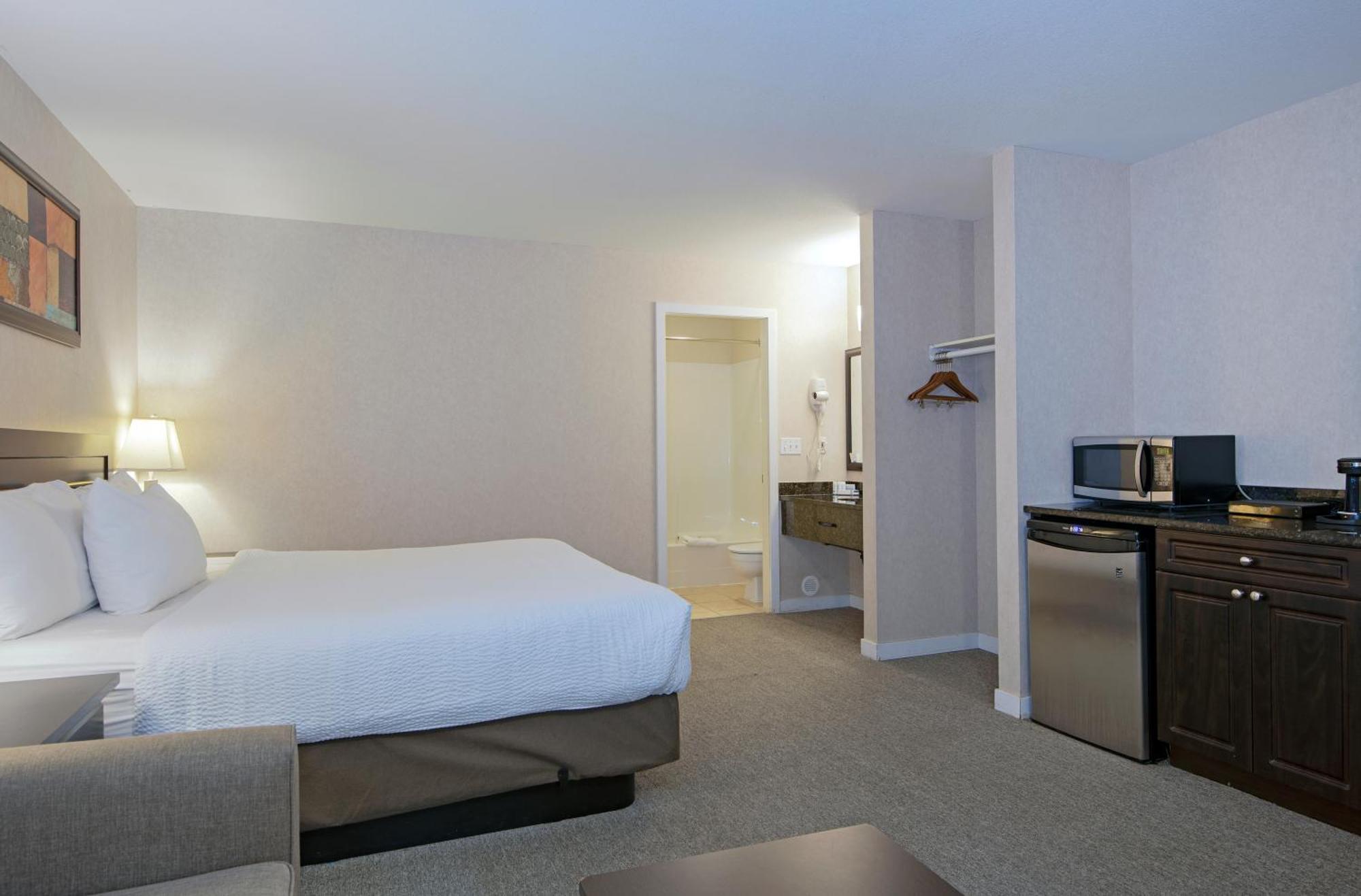 Travelodge By Wyndham Kamloops Mountview Bagian luar foto