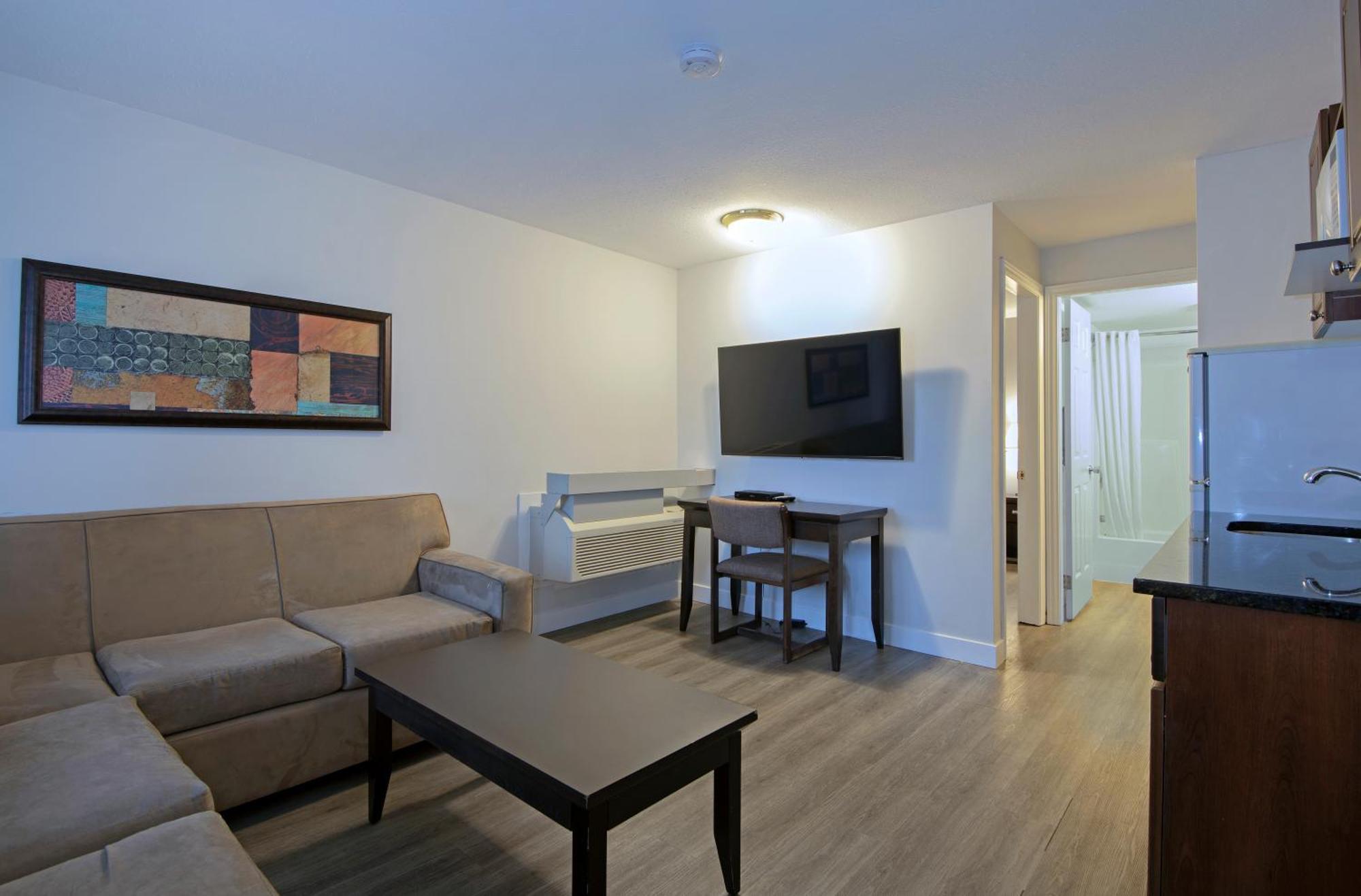 Travelodge By Wyndham Kamloops Mountview Bagian luar foto