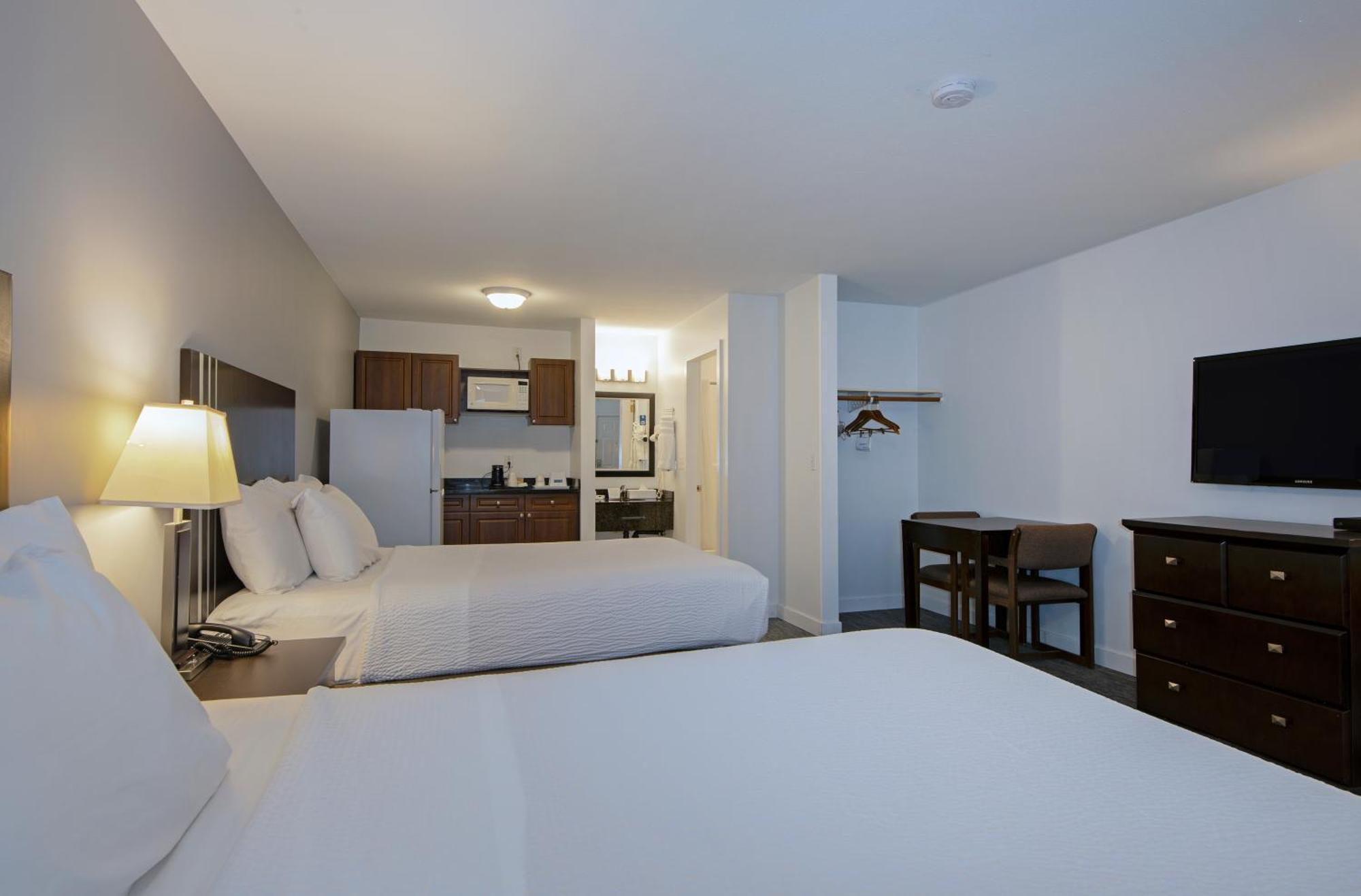 Travelodge By Wyndham Kamloops Mountview Bagian luar foto