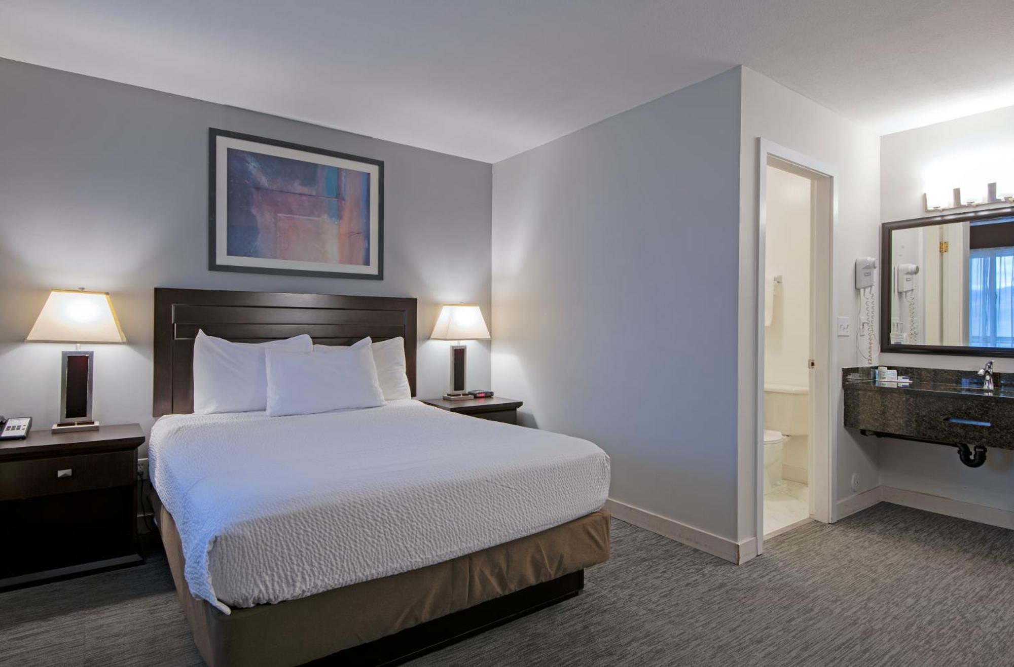 Travelodge By Wyndham Kamloops Mountview Bagian luar foto