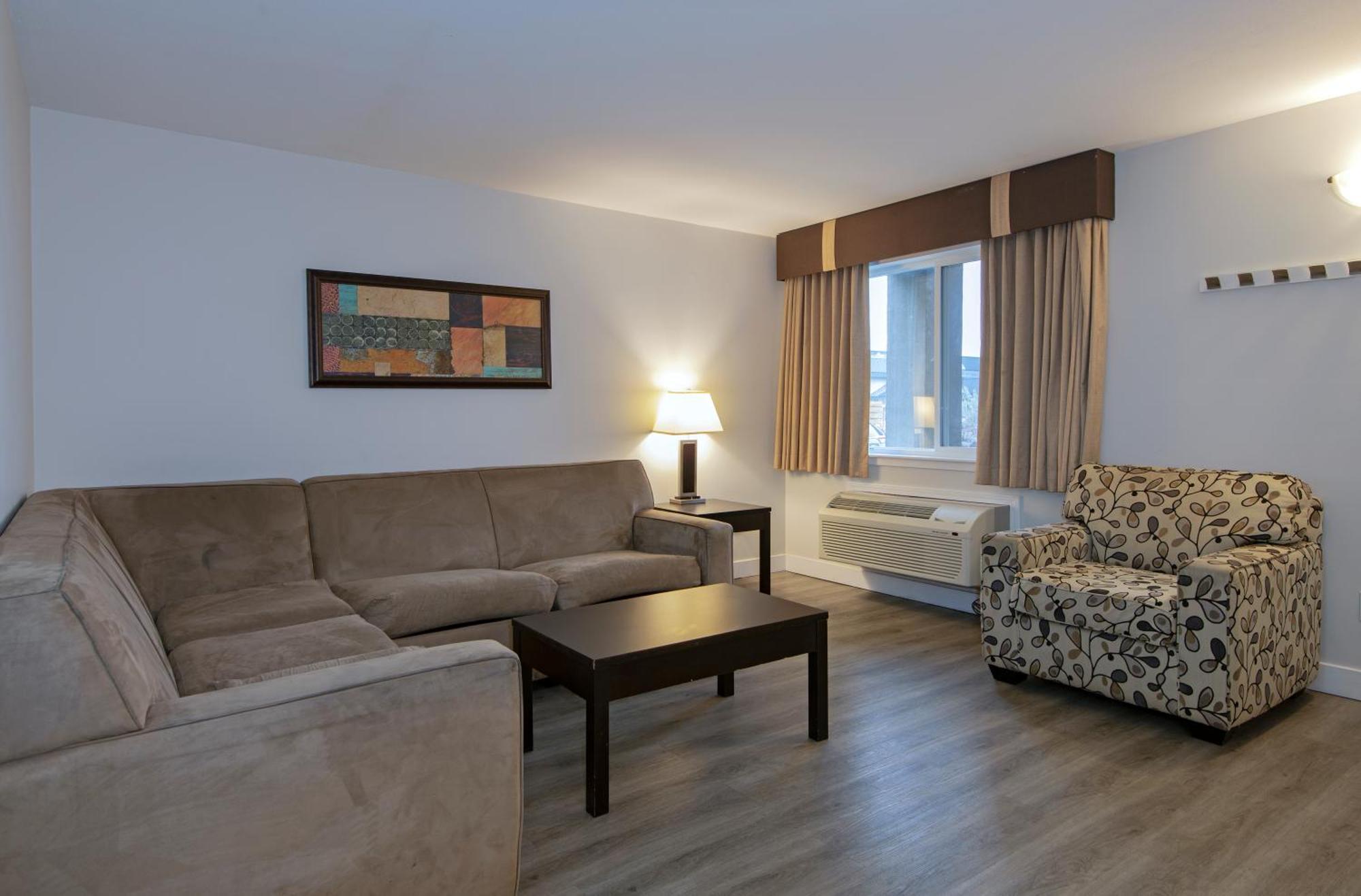 Travelodge By Wyndham Kamloops Mountview Bagian luar foto
