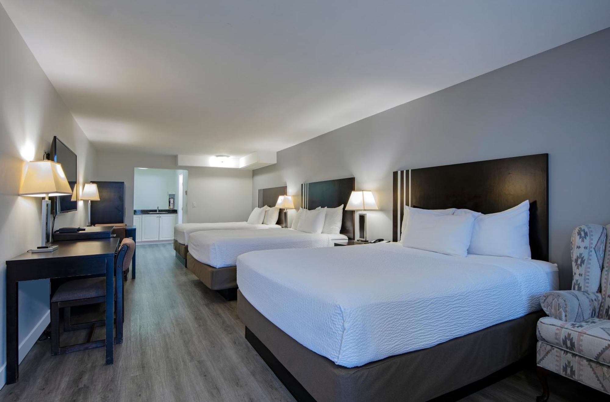 Travelodge By Wyndham Kamloops Mountview Bagian luar foto
