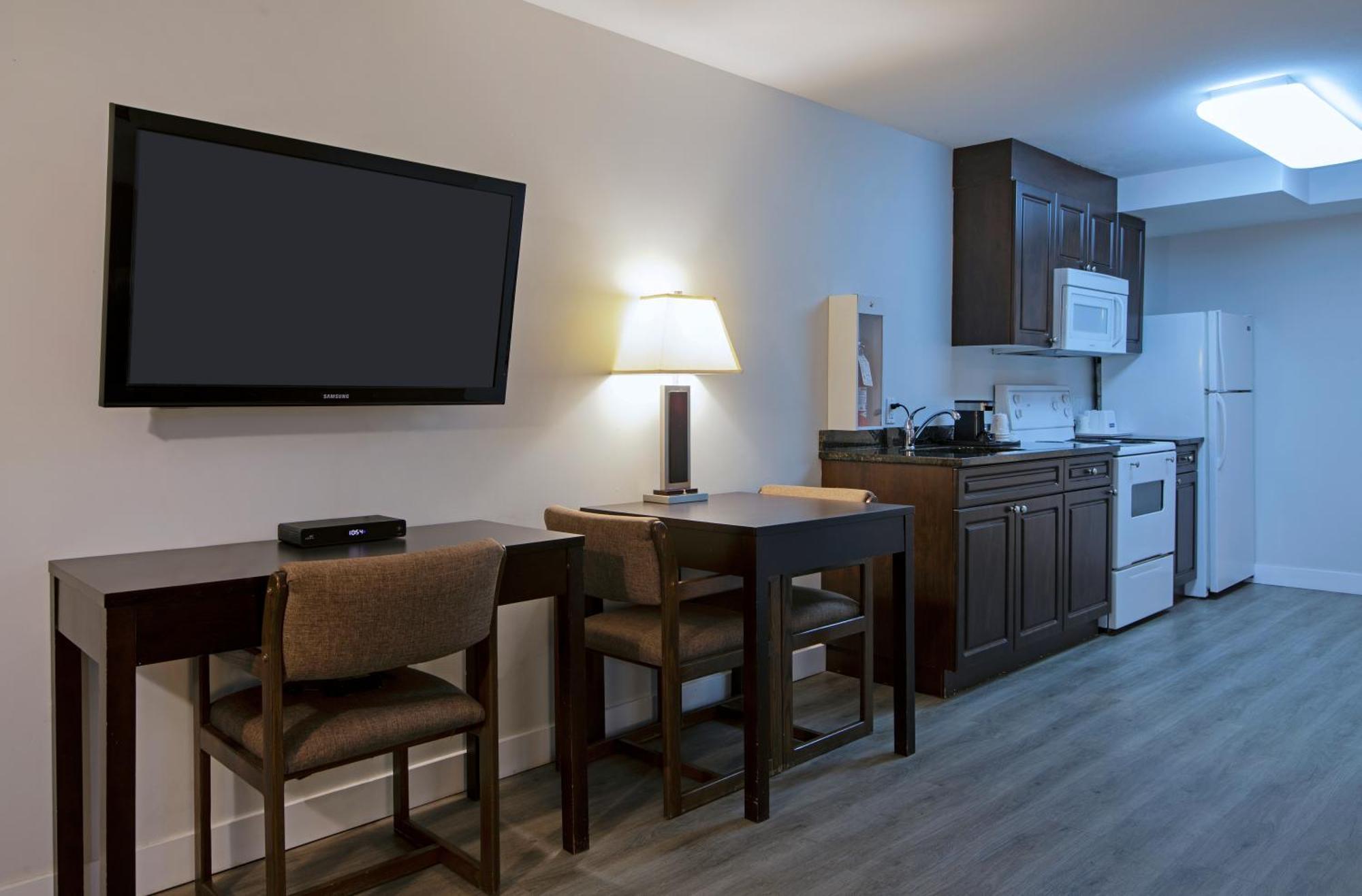 Travelodge By Wyndham Kamloops Mountview Bagian luar foto