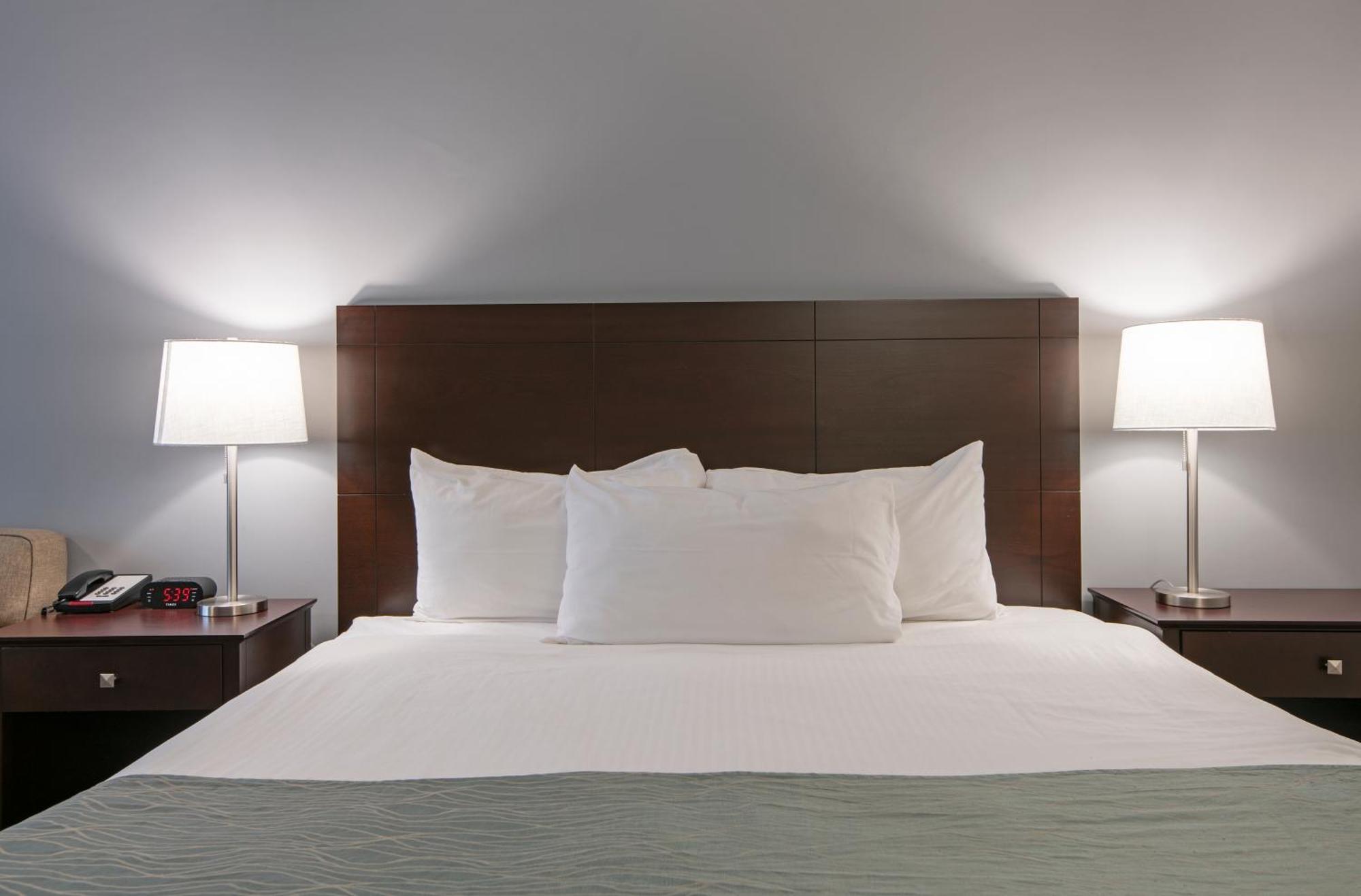 Travelodge By Wyndham Kamloops Mountview Bagian luar foto