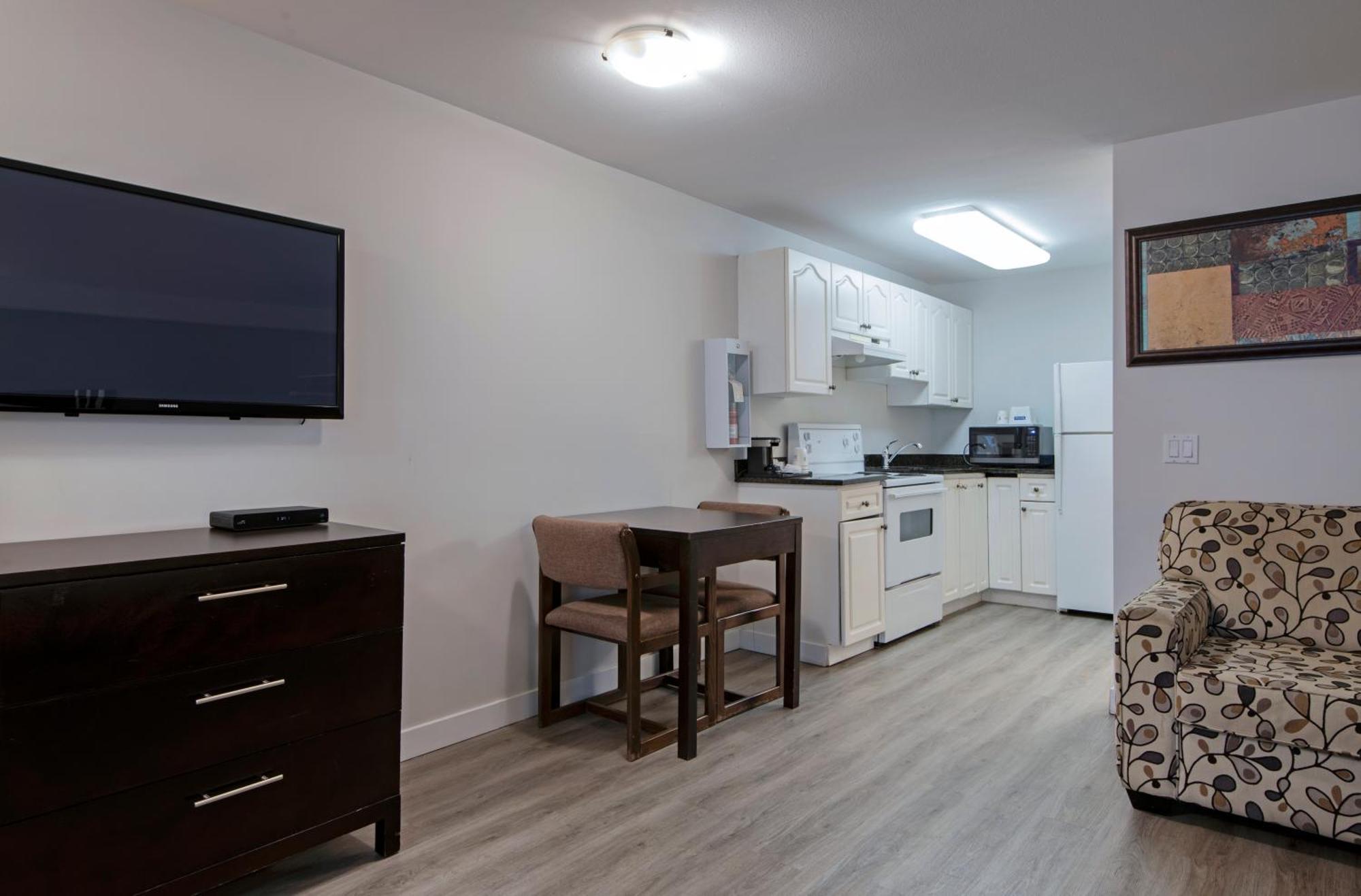 Travelodge By Wyndham Kamloops Mountview Bagian luar foto