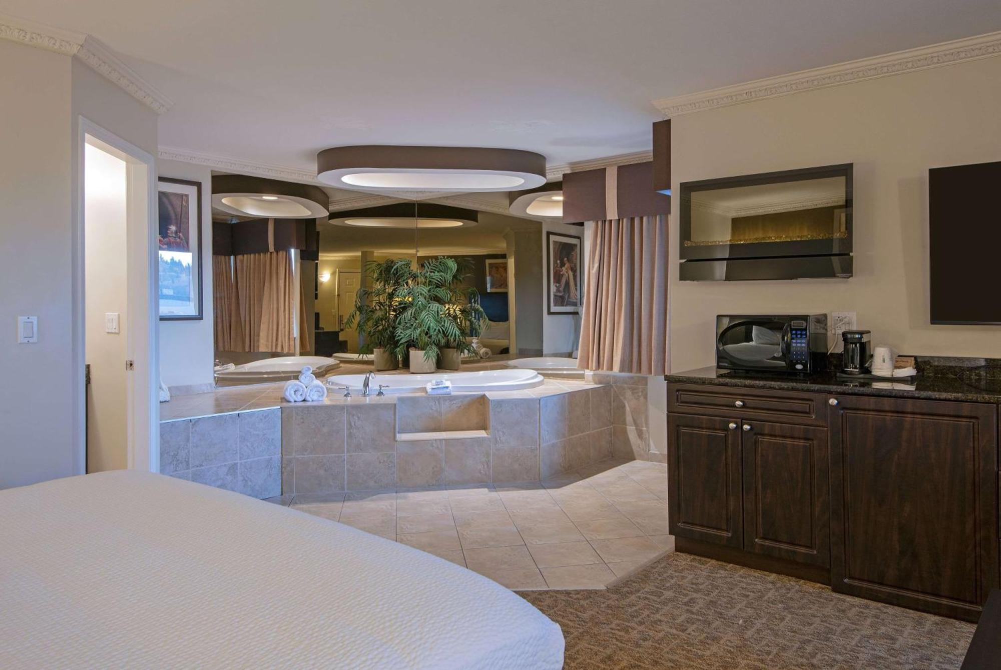 Travelodge By Wyndham Kamloops Mountview Bagian luar foto
