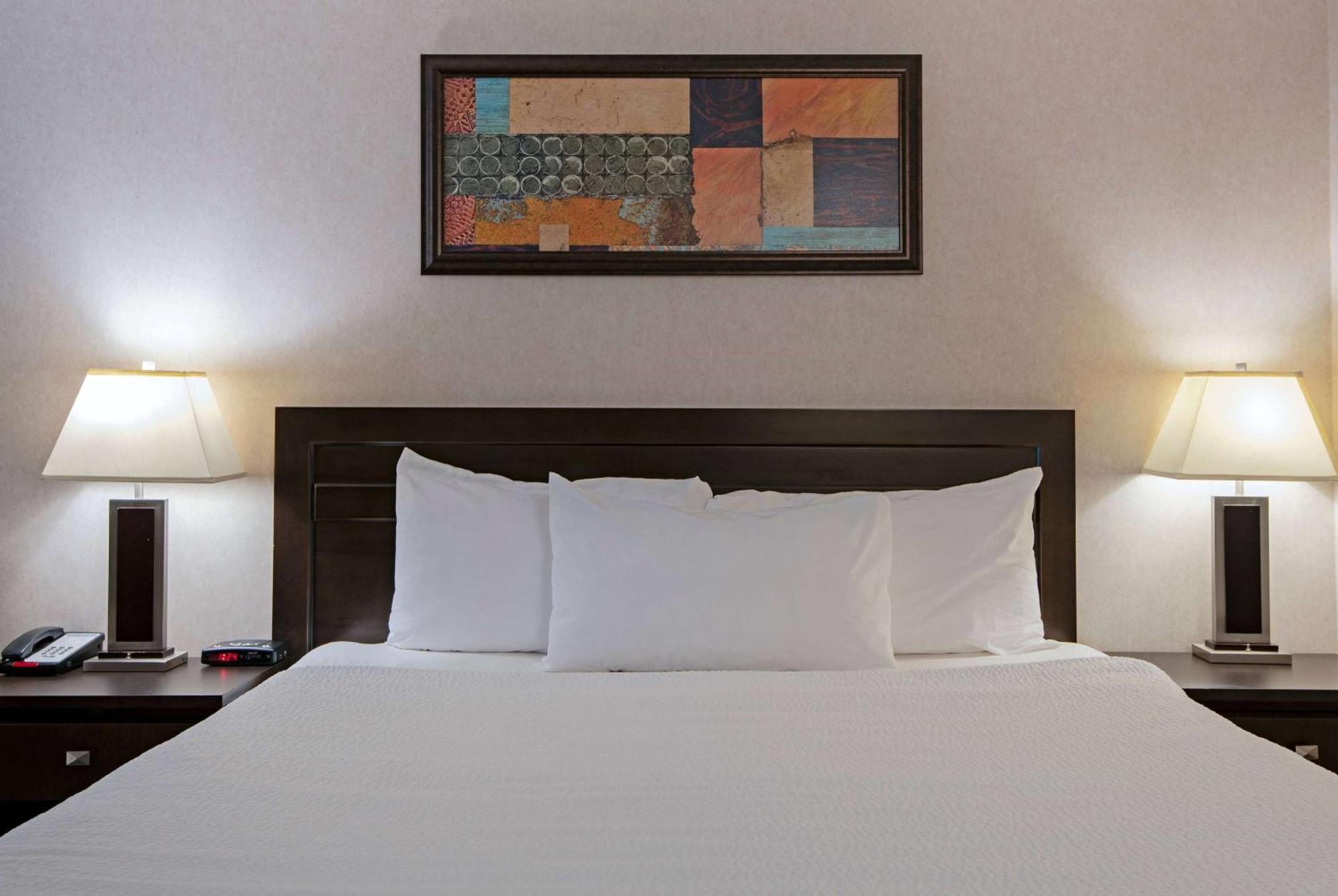 Travelodge By Wyndham Kamloops Mountview Bagian luar foto
