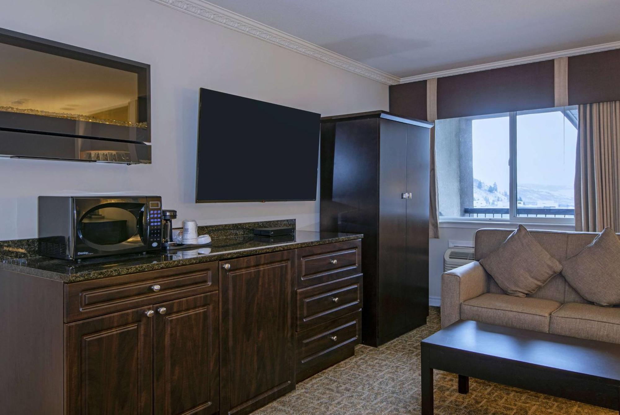 Travelodge By Wyndham Kamloops Mountview Bagian luar foto